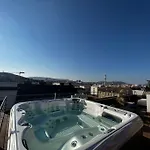 Rooftop Tiny With Shared Jacuzzi And Private Balcony Mk2 *