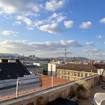 Apartmán Rooftop Tiny With Shared Jacuzzi And Private Balcony Mk2 *