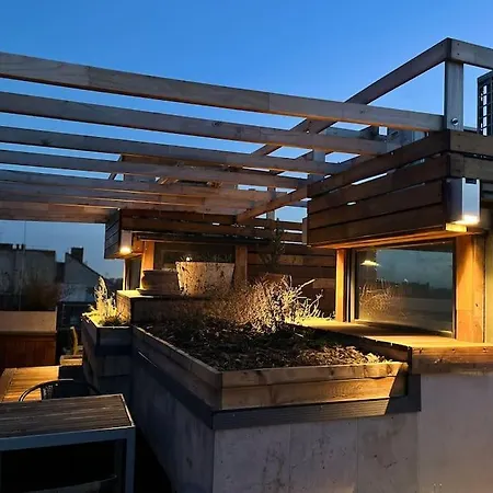Rooftop Tiny With Shared Jacuzzi And Private Balcony Mk2 *