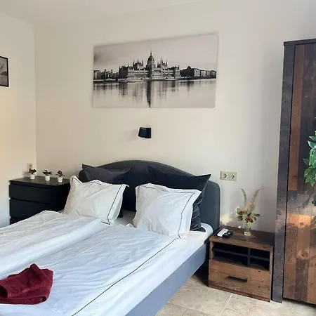 Rooftop Tiny With Shared Jacuzzi And Private Balcony Mk2 Budapest