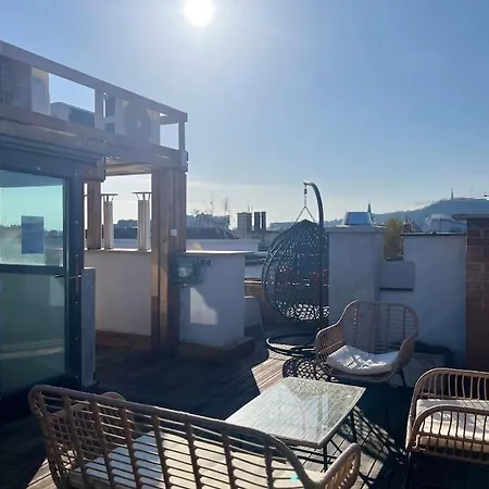 Rooftop Tiny With Shared Jacuzzi And Private Balcony Mk2 דירה בודפשט
