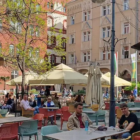 Rooftop Tiny With Shared Jacuzzi And Private Balcony Mk2 Lägenhet *