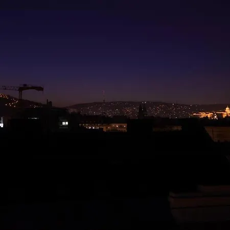 Rooftop Tiny With Shared Jacuzzi And Private Balcony Mk2 בודפשט