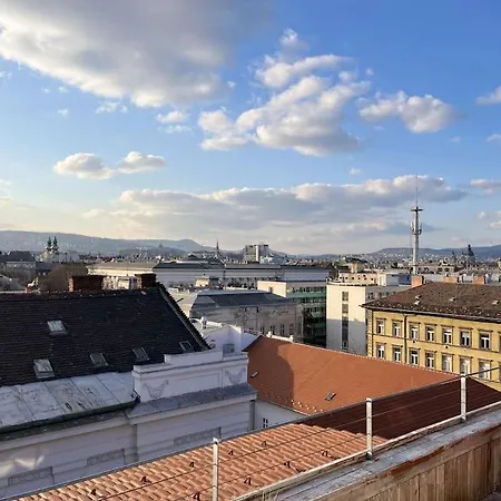 Rooftop Tiny With Shared Jacuzzi And Private Balcony Mk2 Lägenhet Budapest
