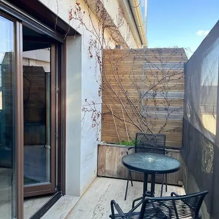 Rooftop Tiny With Shared Jacuzzi And Private Balcony Mk2 * Budapešť