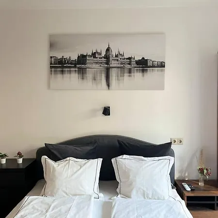 Rooftop Tiny With Shared Jacuzzi And Private Balcony Mk2