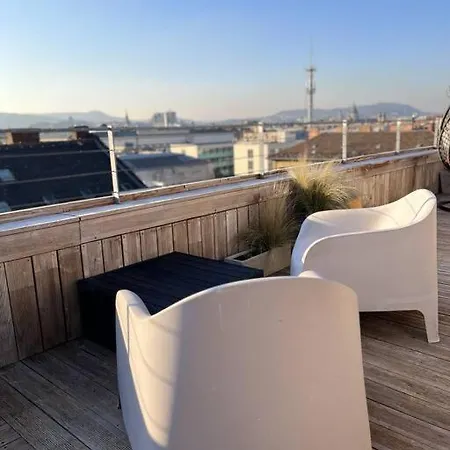 Rooftop Tiny With Shared Jacuzzi And Private Balcony Mk2 Lägenhet Budapest