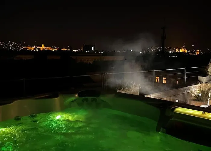 Appartement Rooftop Tiny With Shared Jacuzzi And Private Balcony Mk2 Budapest