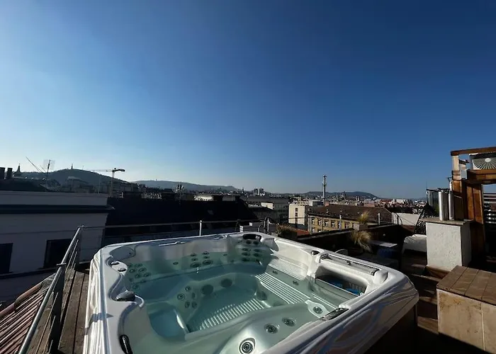 Rooftop Tiny With Shared Jacuzzi And Private Balcony Mk2 *