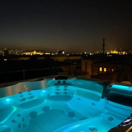 Rooftop Tiny With Shared Jacuzzi And Private Balcony Mk2 布达佩斯