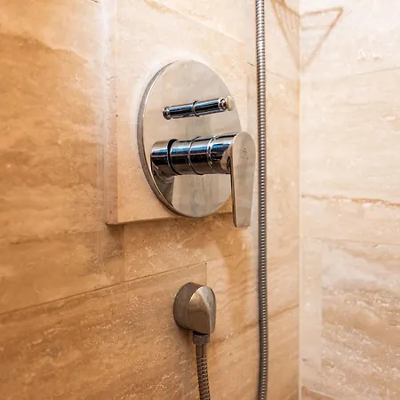 Rooftop Tiny With Shared Jacuzzi And Private Balcony Mk2 公寓 *