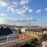 Lägenhet Rooftop Tiny With Shared Jacuzzi And Private Balcony Mk2 *