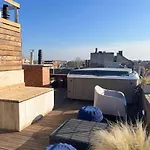 Rooftop Tiny With Shared Jacuzzi And Private Balcony Mk2 Lägenhet Budapest