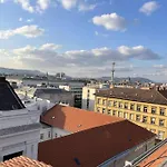 Lägenhet Rooftop Tiny With Shared Jacuzzi And Private Balcony Mk2 Budapest